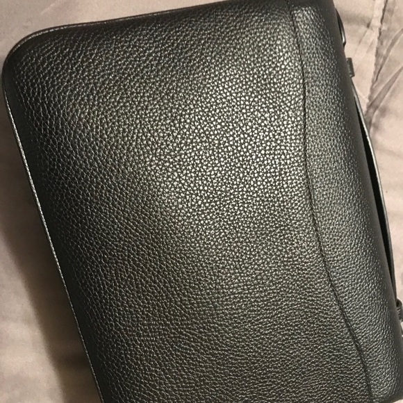 Coach Cassie - Picture 4 of 6